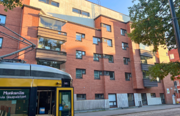 Amiraalinkatu_3_ja_ratikka