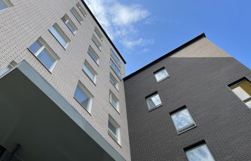 Kapteeni_Sundmanin_katu_1_ikkunoita