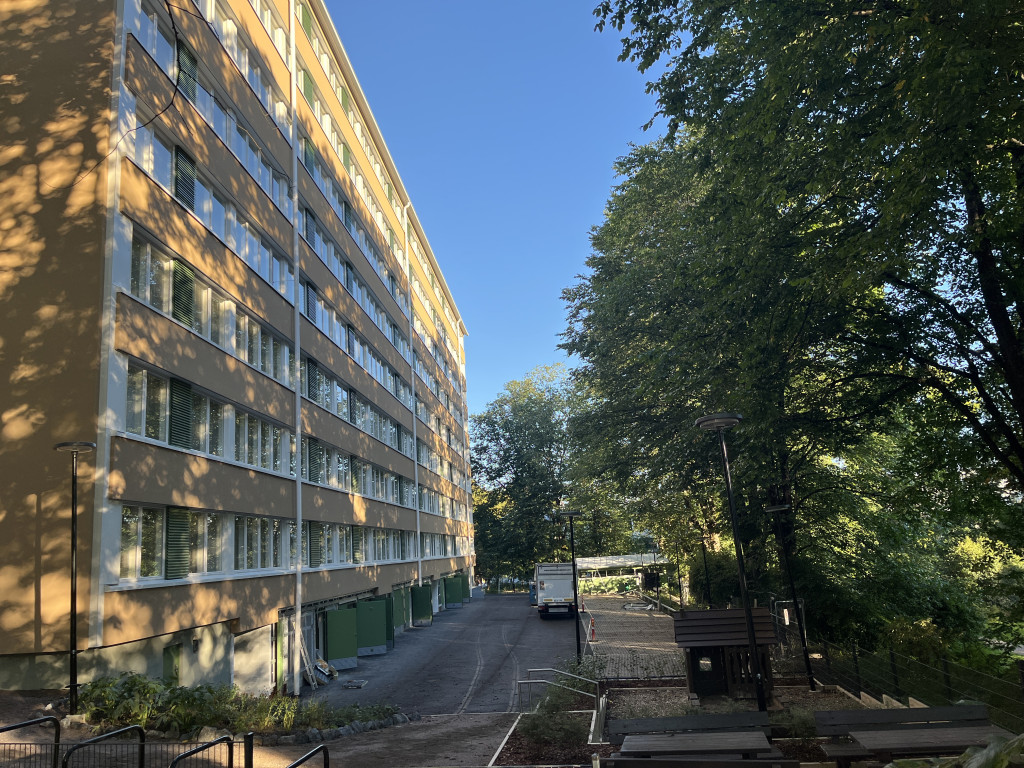 Hermannissa sijaitseva Heka-kohde Vellamonkatu 17 kuvattuna talon pihan puolelta.
