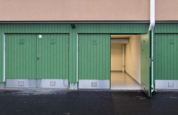 Vellamonkatu_17_autotallit