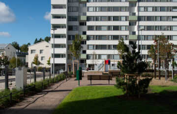 Ylakiventie_2_pihaa_ja_taloja