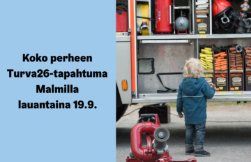 Lapsi tutustuu paloauton pelastuskalustoon. Kuvassa mainostetaan koko perheen Turva26-tapahtumaa Malmilla lauantaina 19.9.